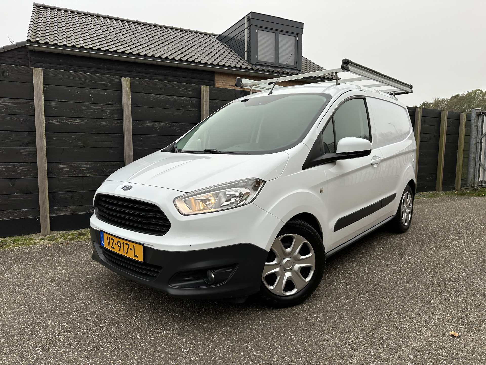 42156652-37.jpg