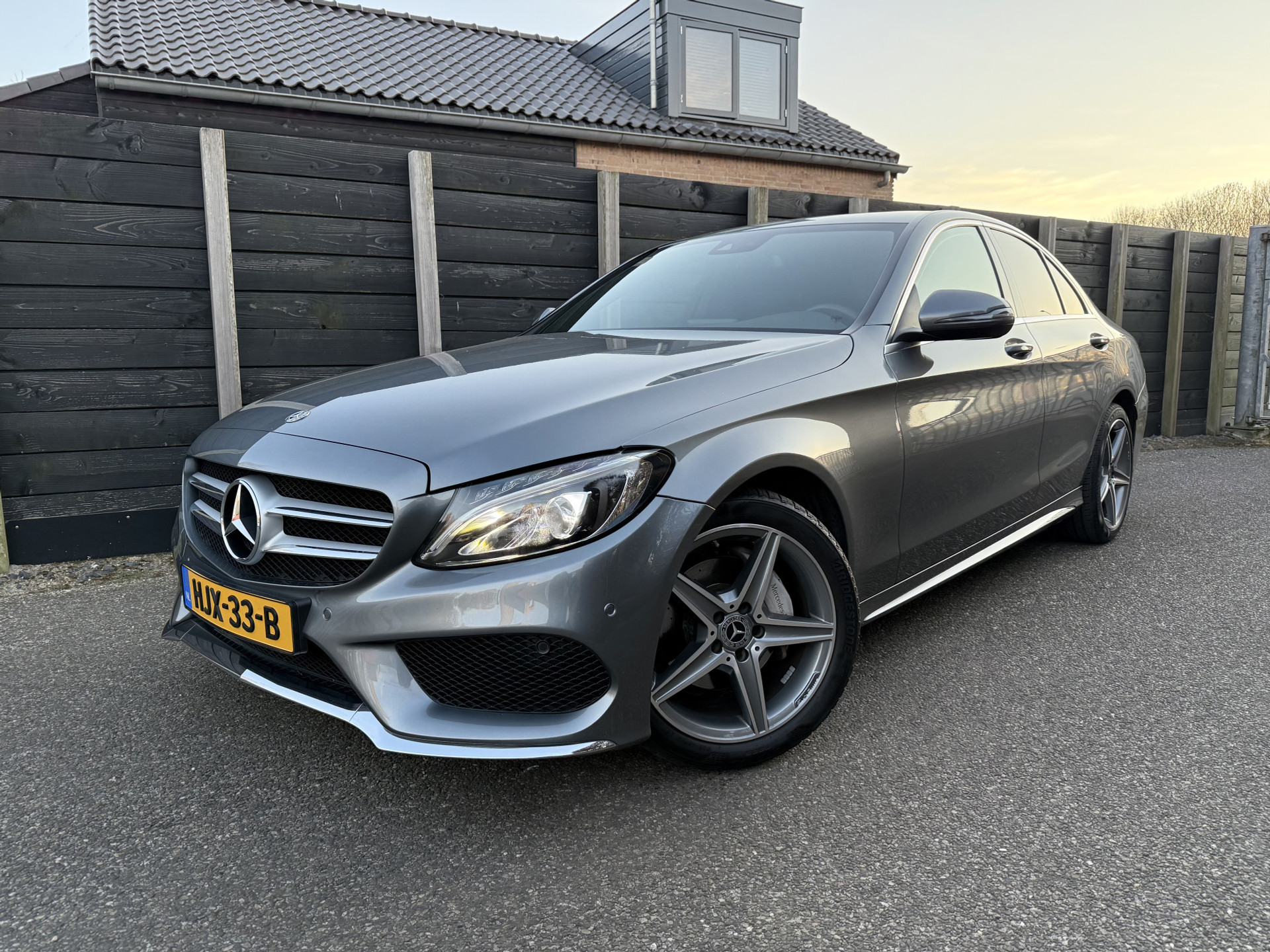 44325379-60.jpg