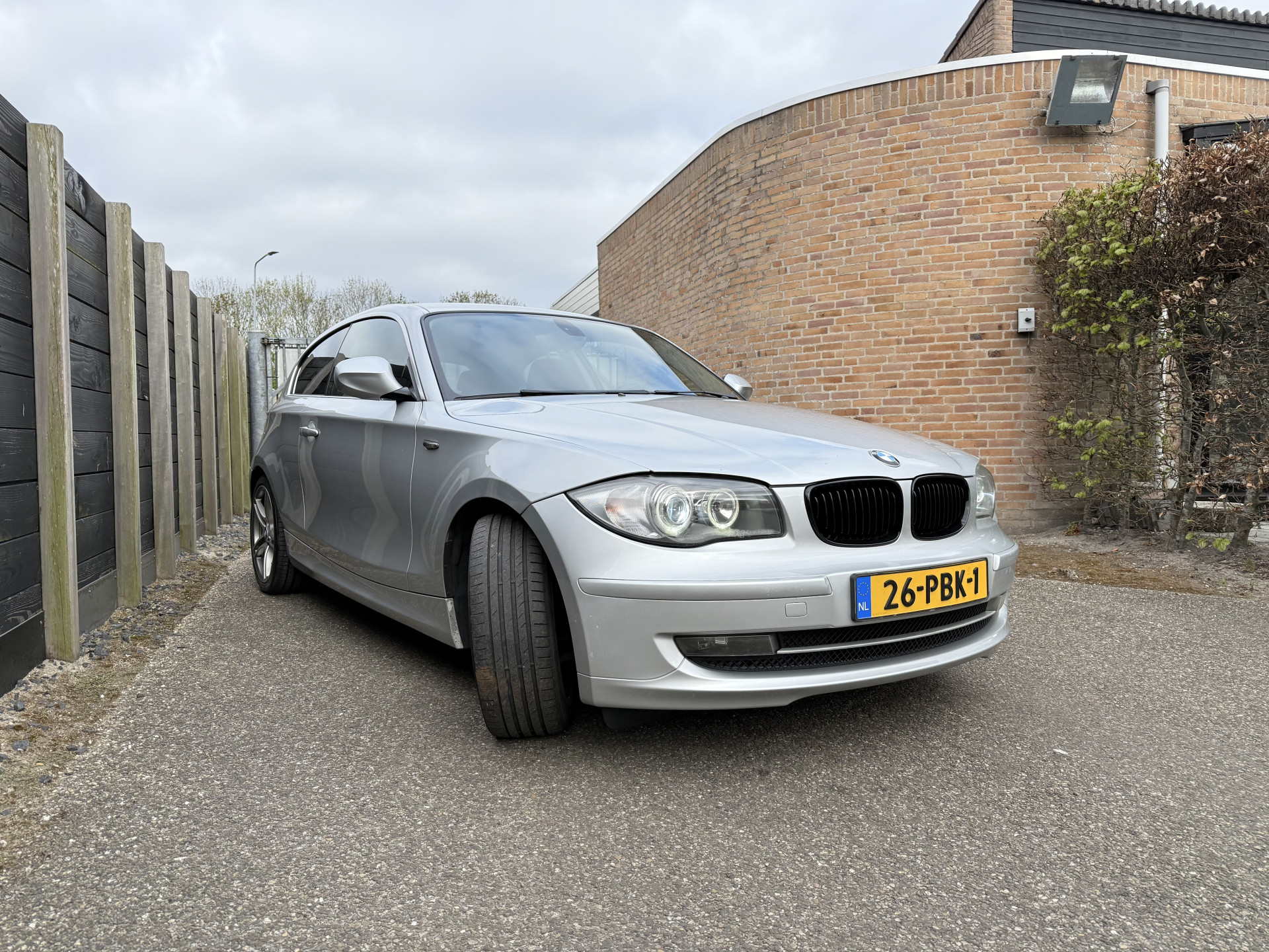 43983094-3.jpg