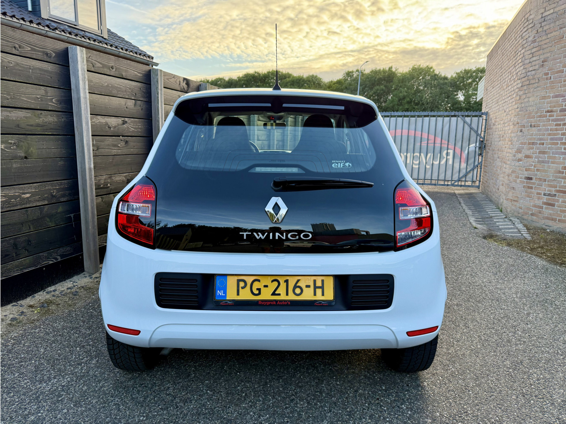 45849039-20.jpg