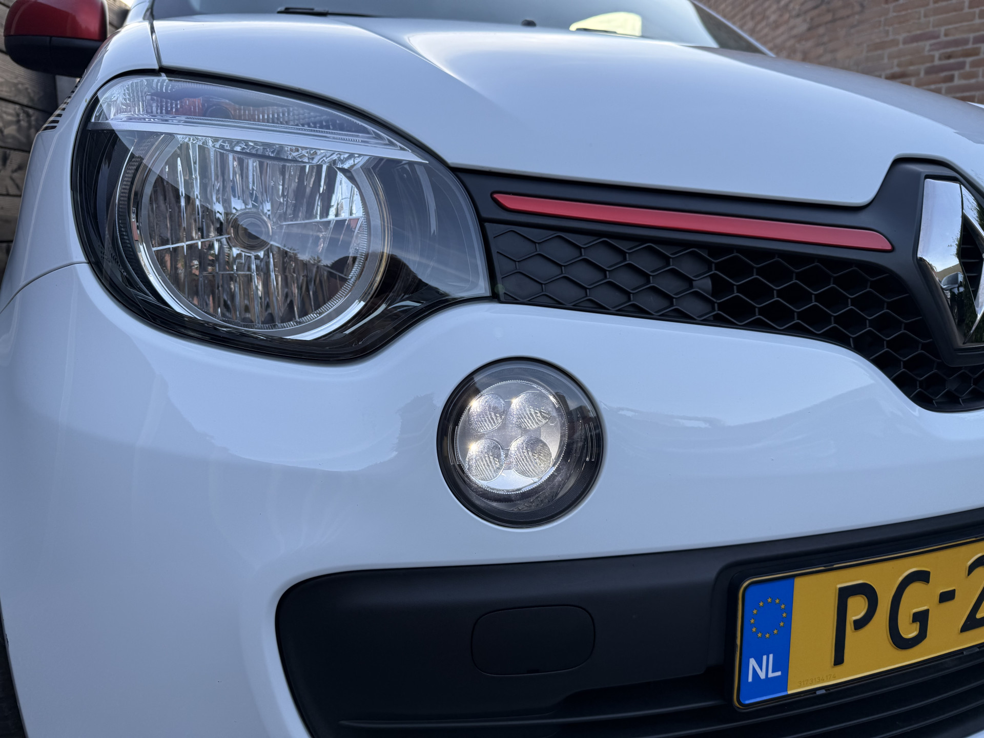 45849039-6.jpg