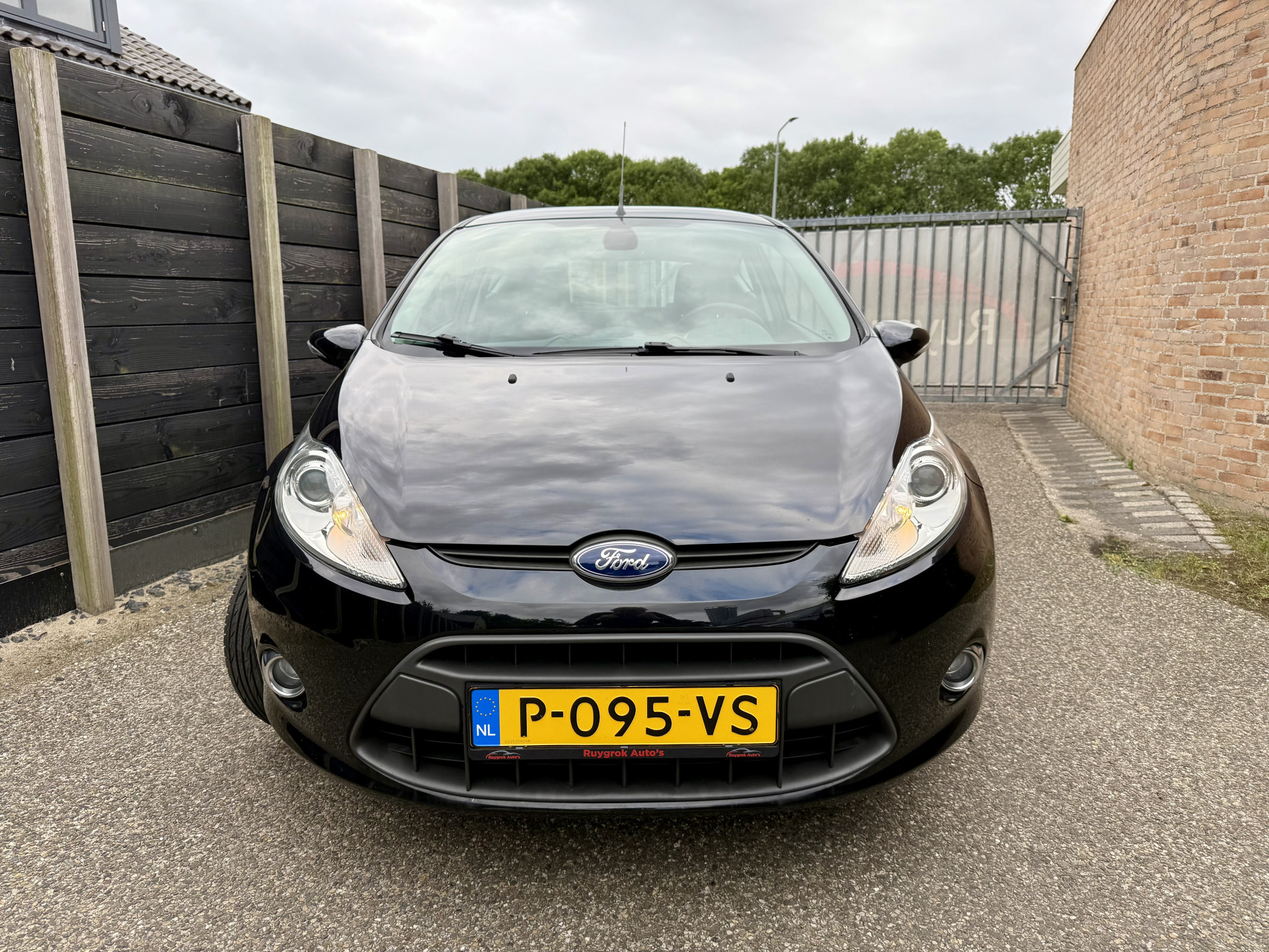 45971907-2.jpg