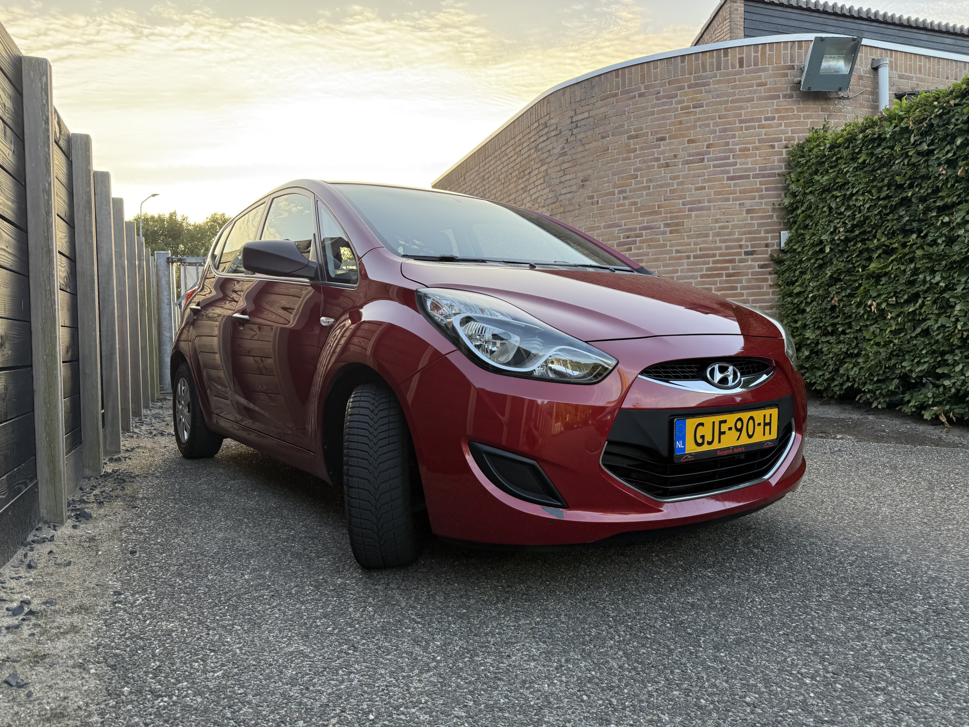 46229305-3.jpg