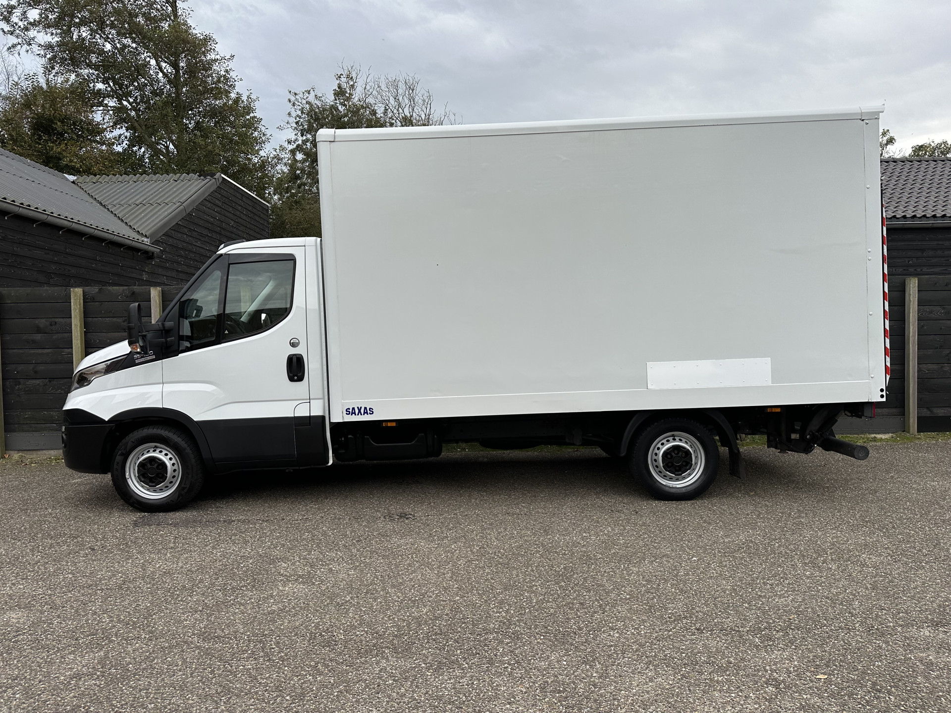 47315384-1.jpg
