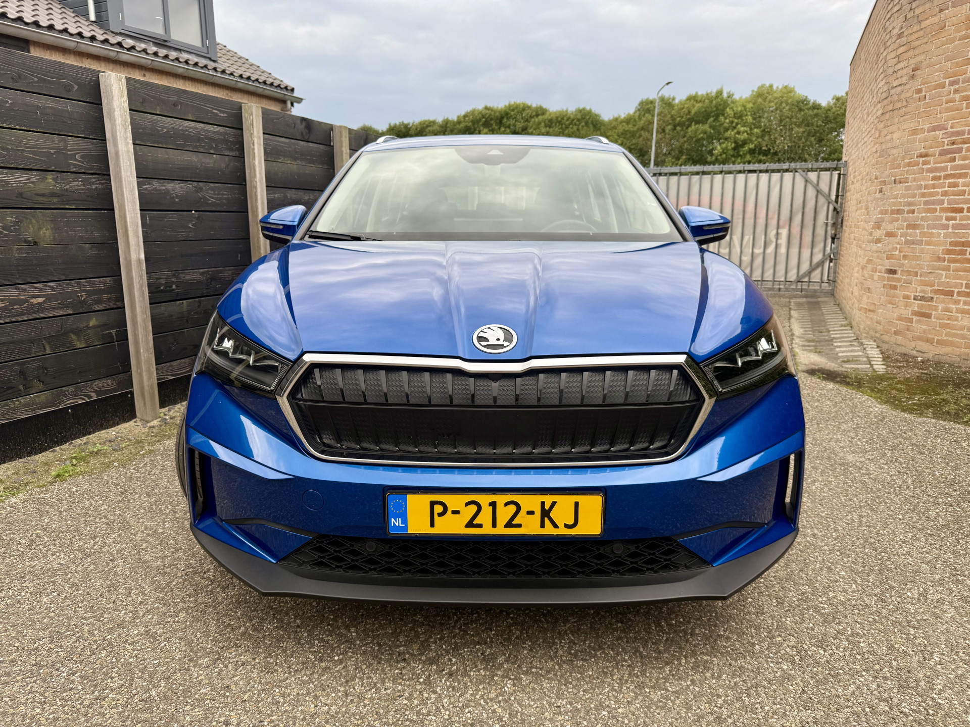 47408315-2.jpg