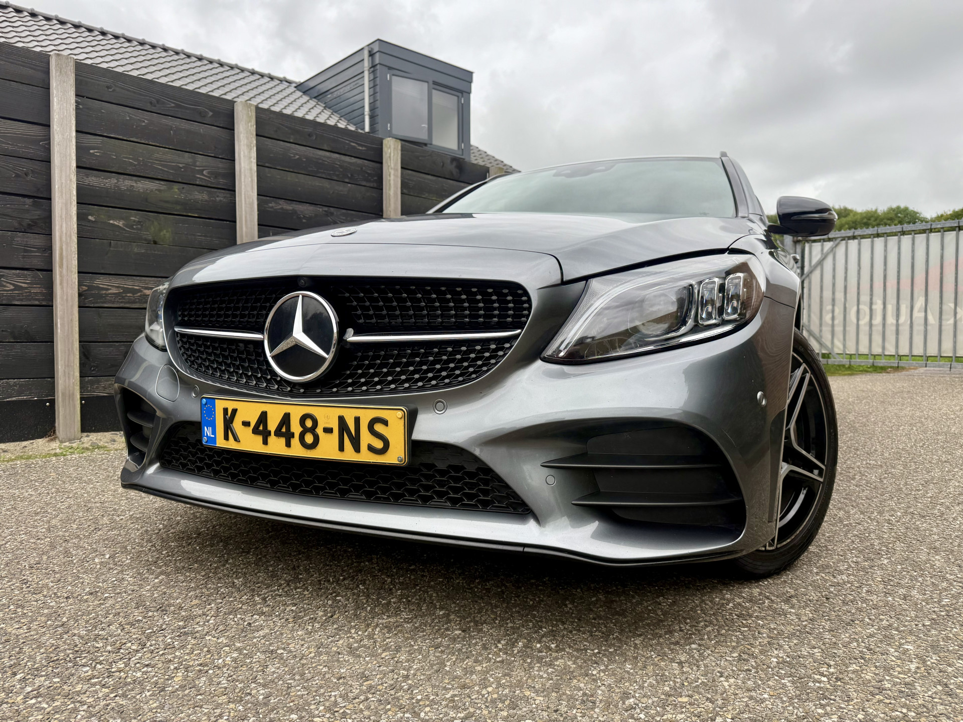 47408350-2.jpg