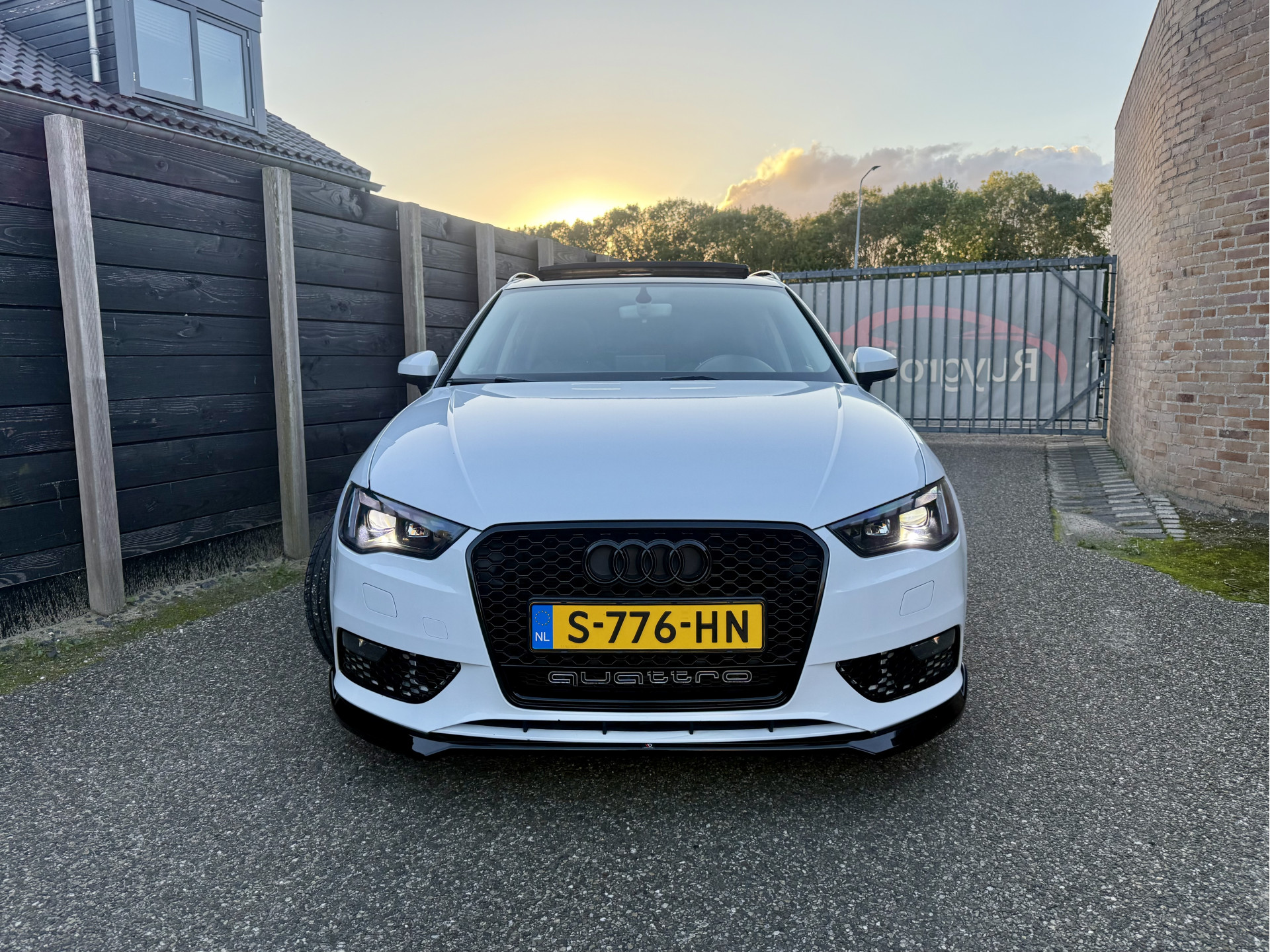 47716687-2.jpg