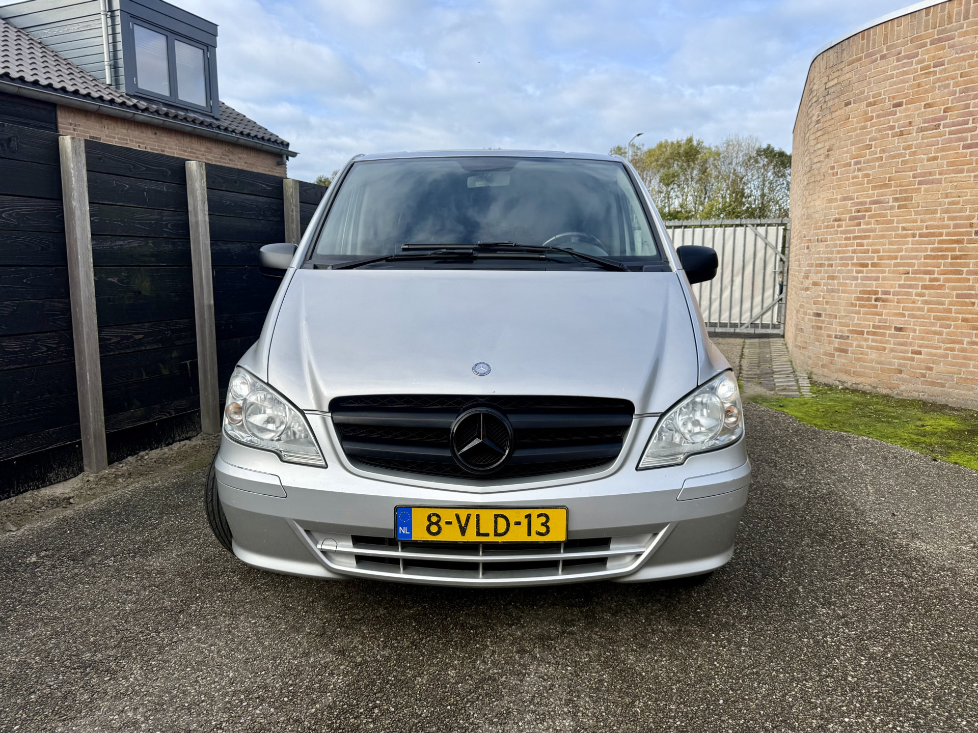 48510267-2.jpg