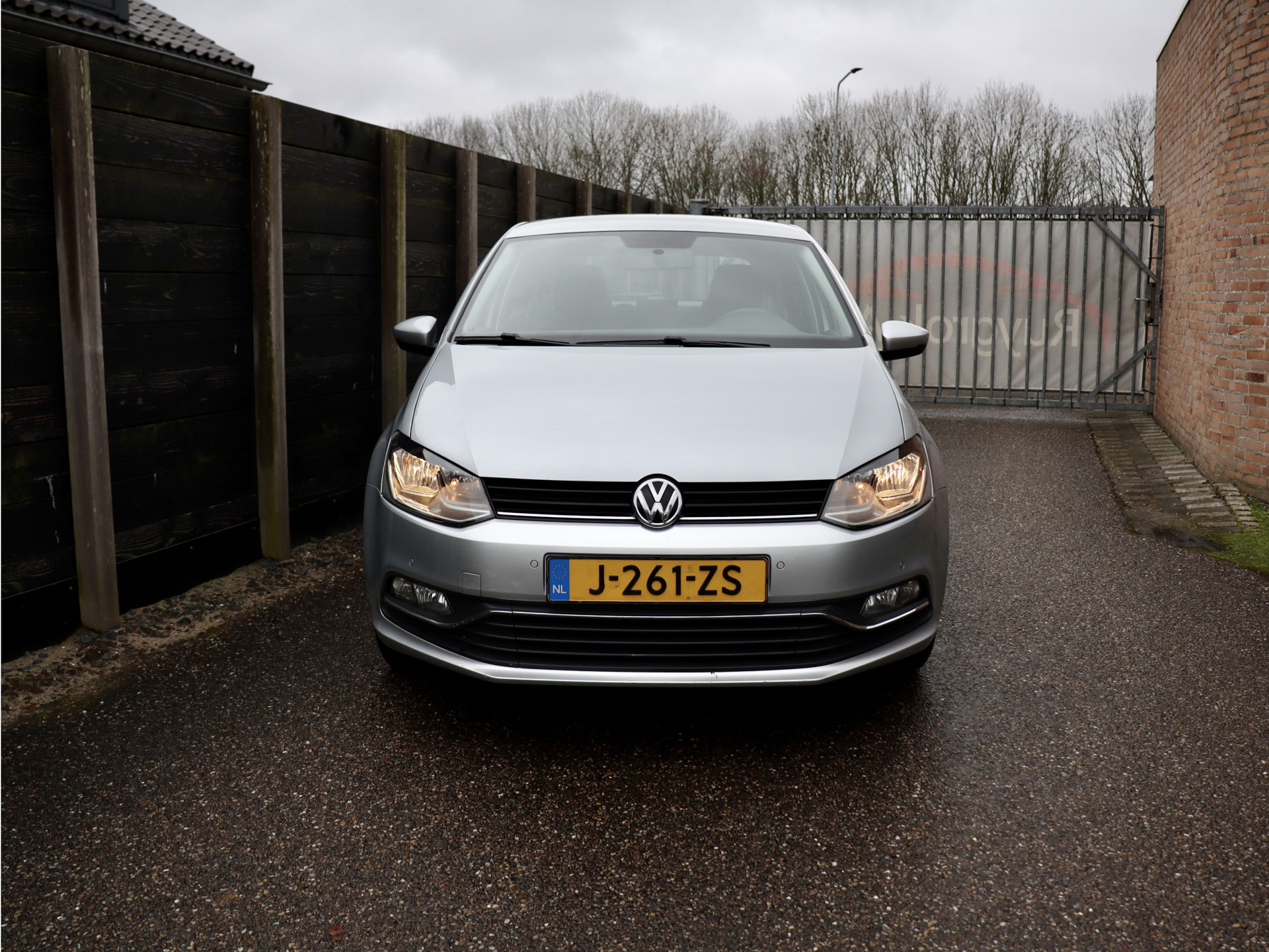 50560744-2.jpg