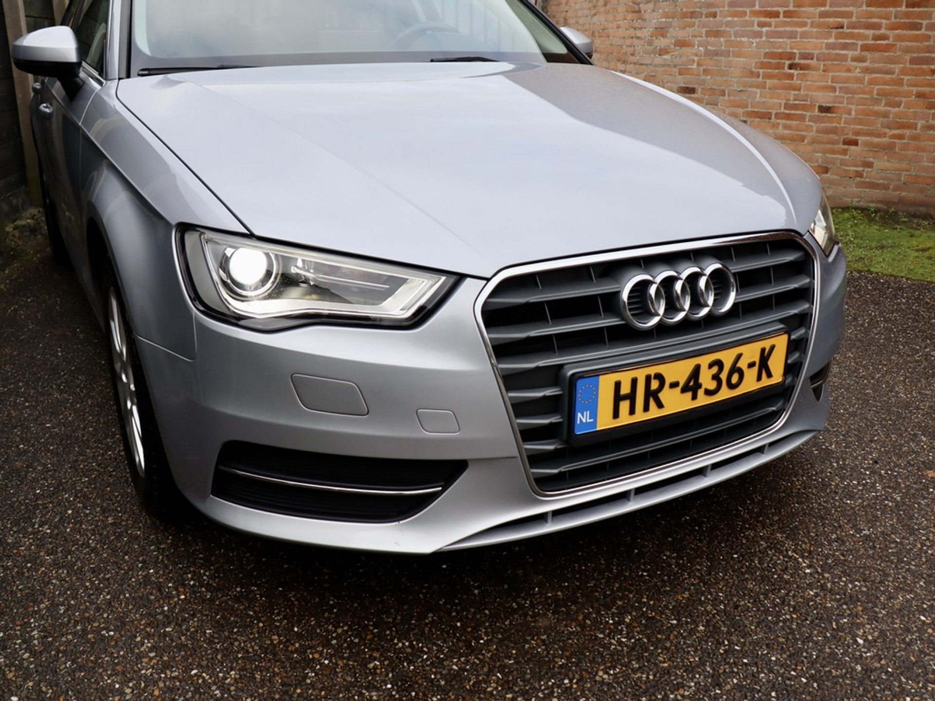 51435100-3.jpg