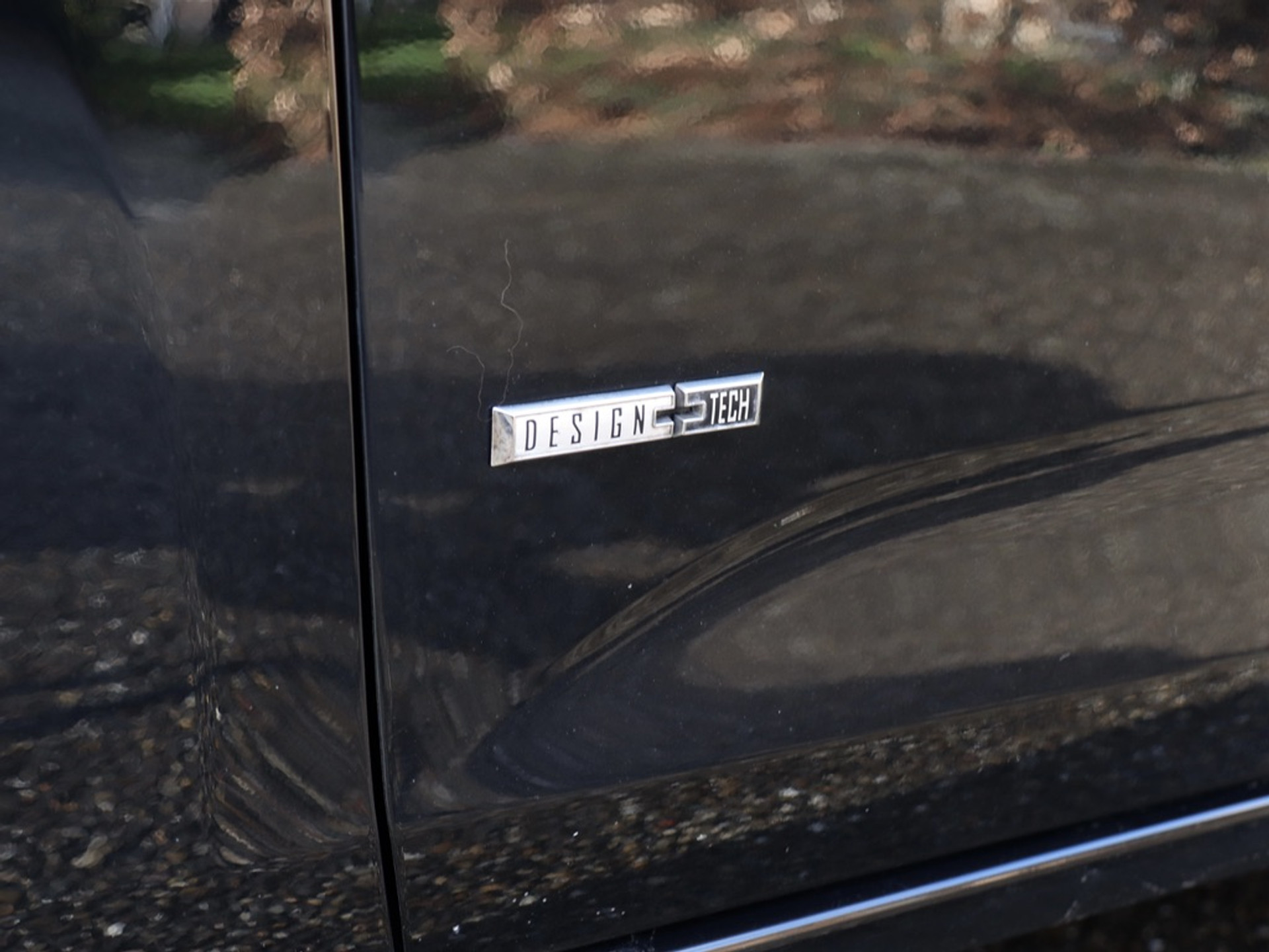 52230688-2.jpg