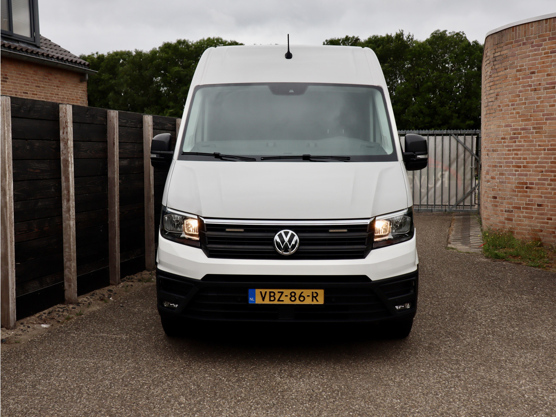 54845275-1.jpg