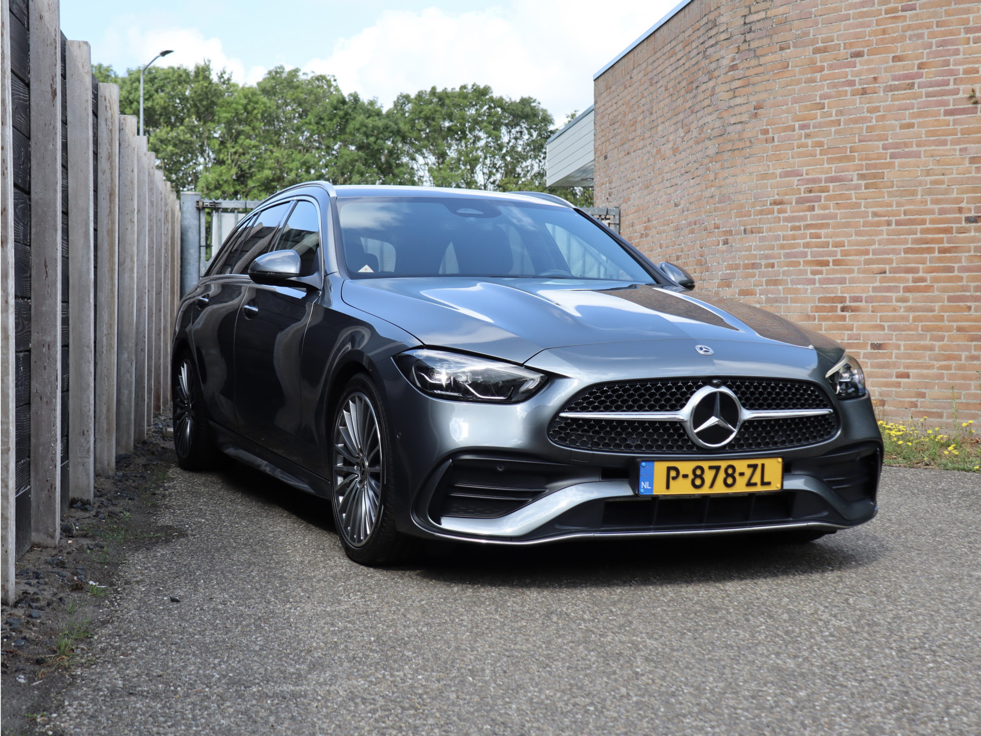 54862355-3.jpg