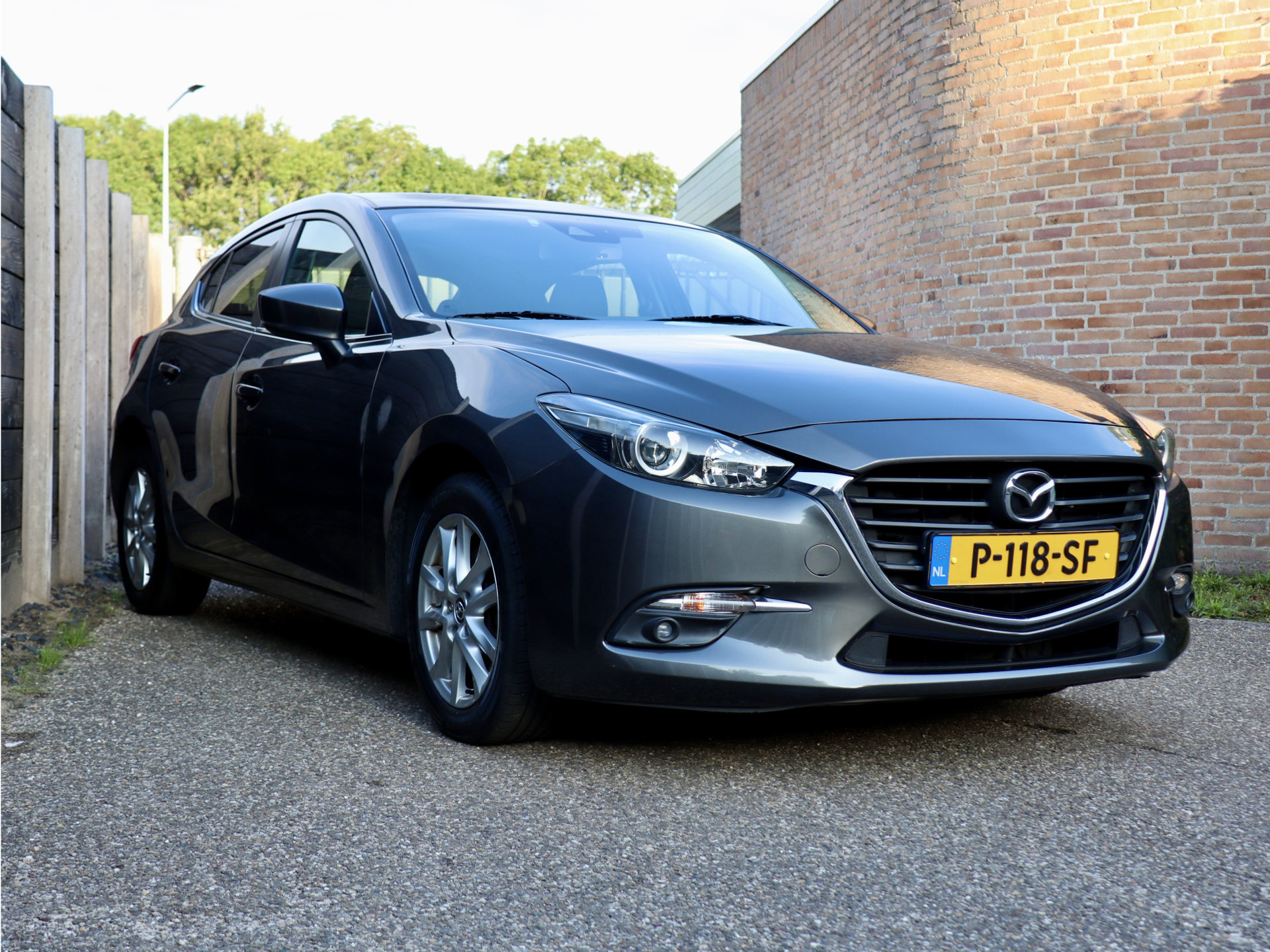56053988-2.jpg