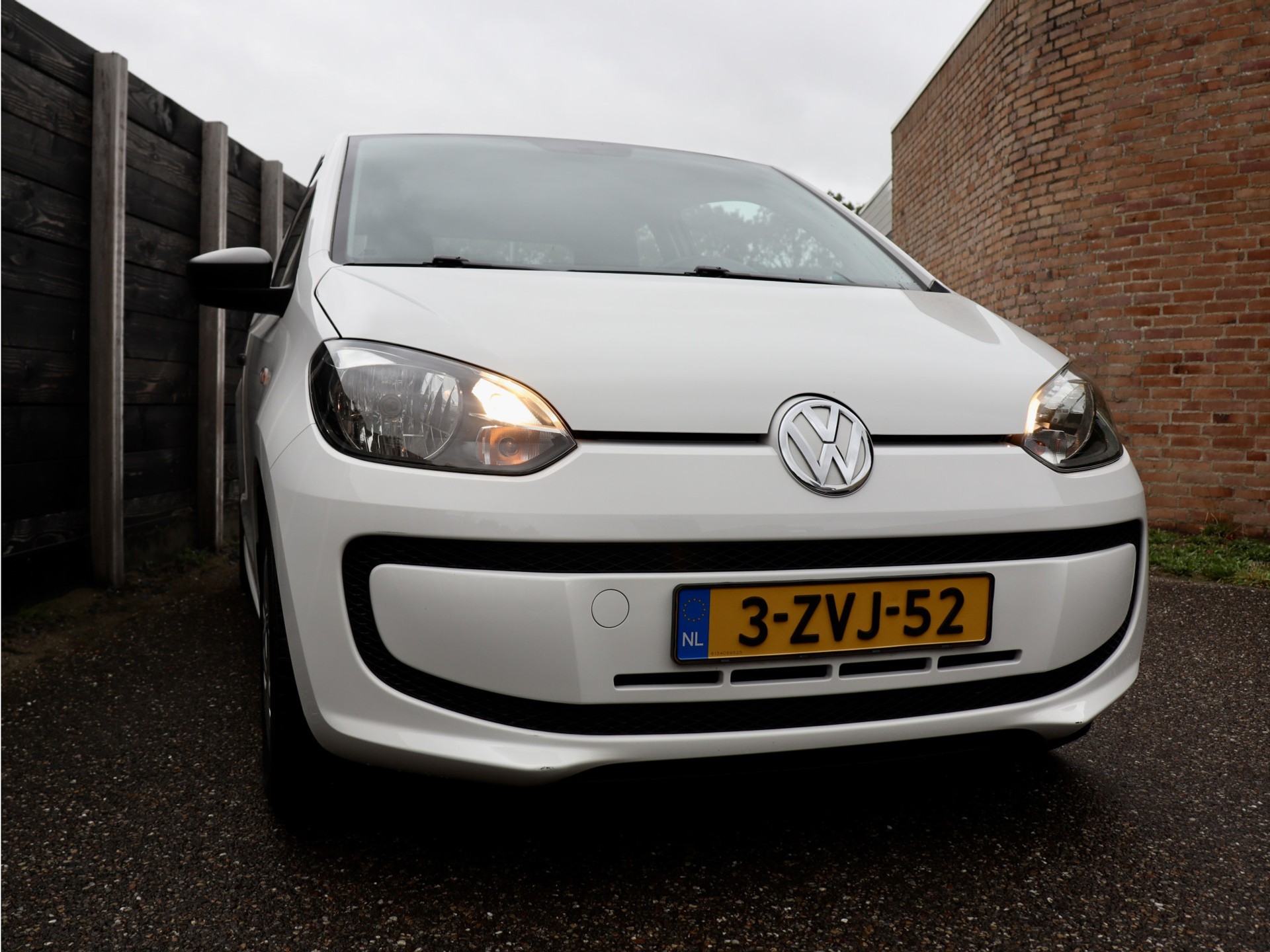 57104569-3.jpg
